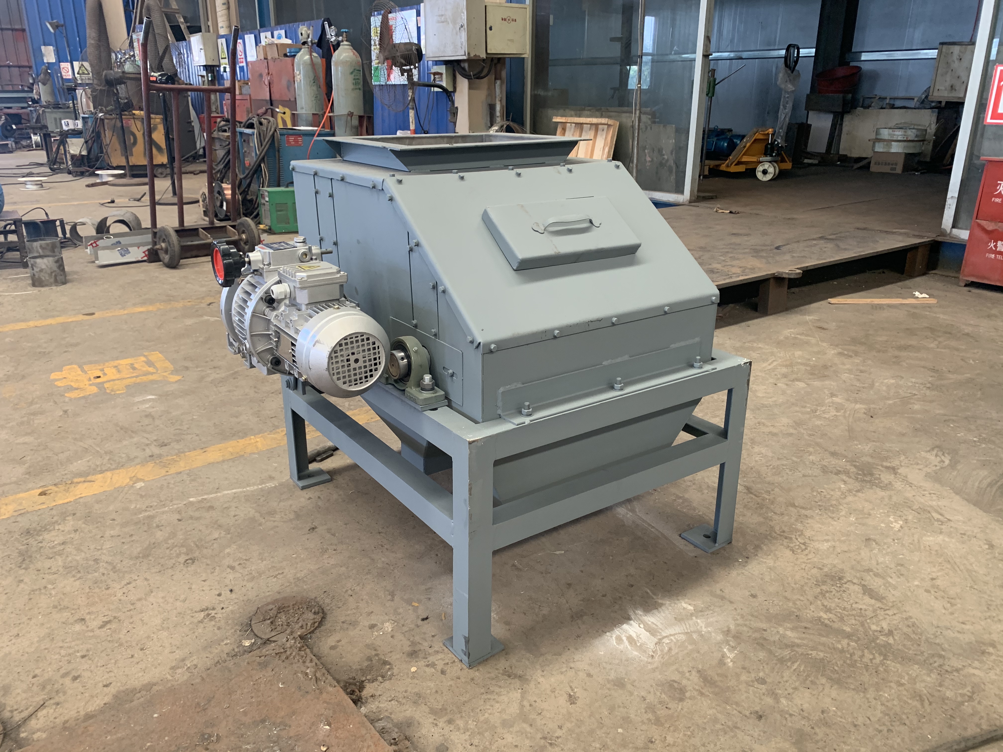 永磁干式磁選機(jī) 永磁干式磁選機(jī)